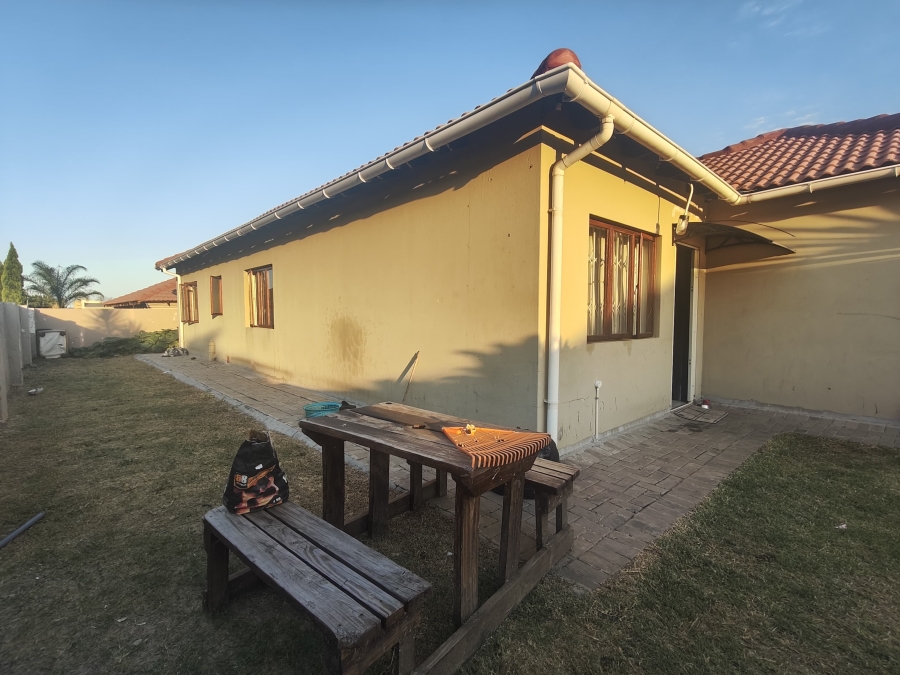 4 Bedroom Property for Sale in Waterval East North West
